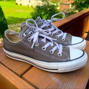 LIKE NEW - Low Top Gray Converse